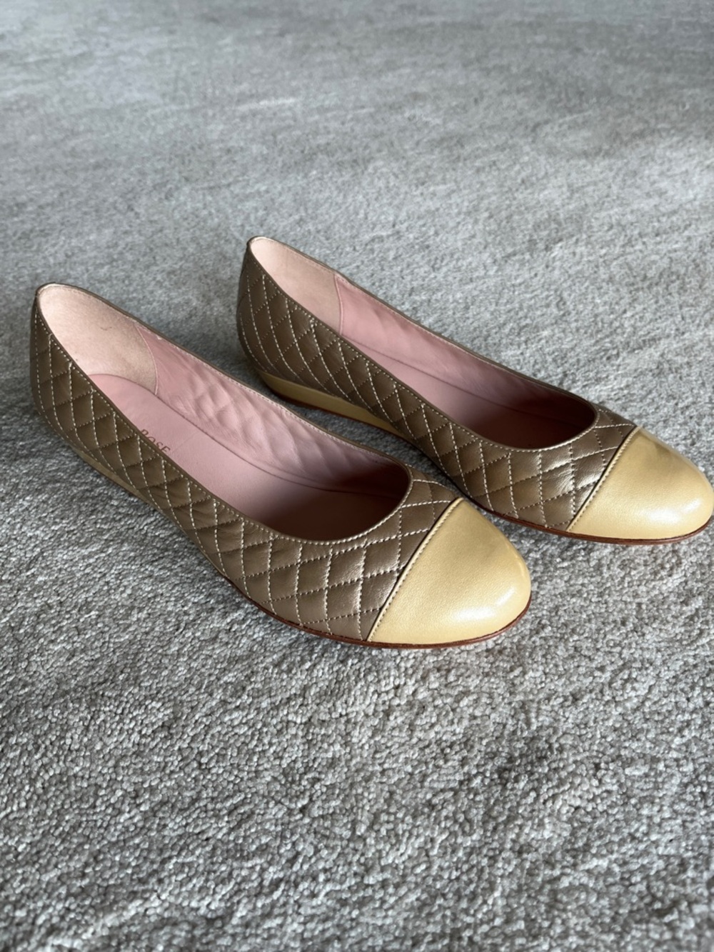 NWOT Taryn Rose Quilted Two-Tone Leather Ballet Flats - Gold & Cream 7.5